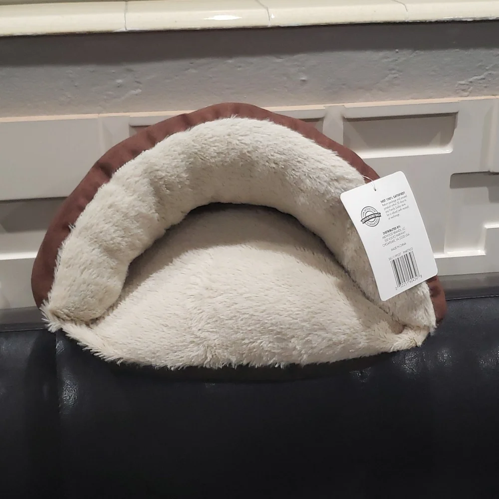 Cat bed NWT